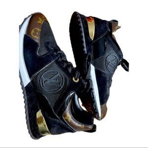 LOUIS VUITTON Run Away Sneaker Black. Size 8